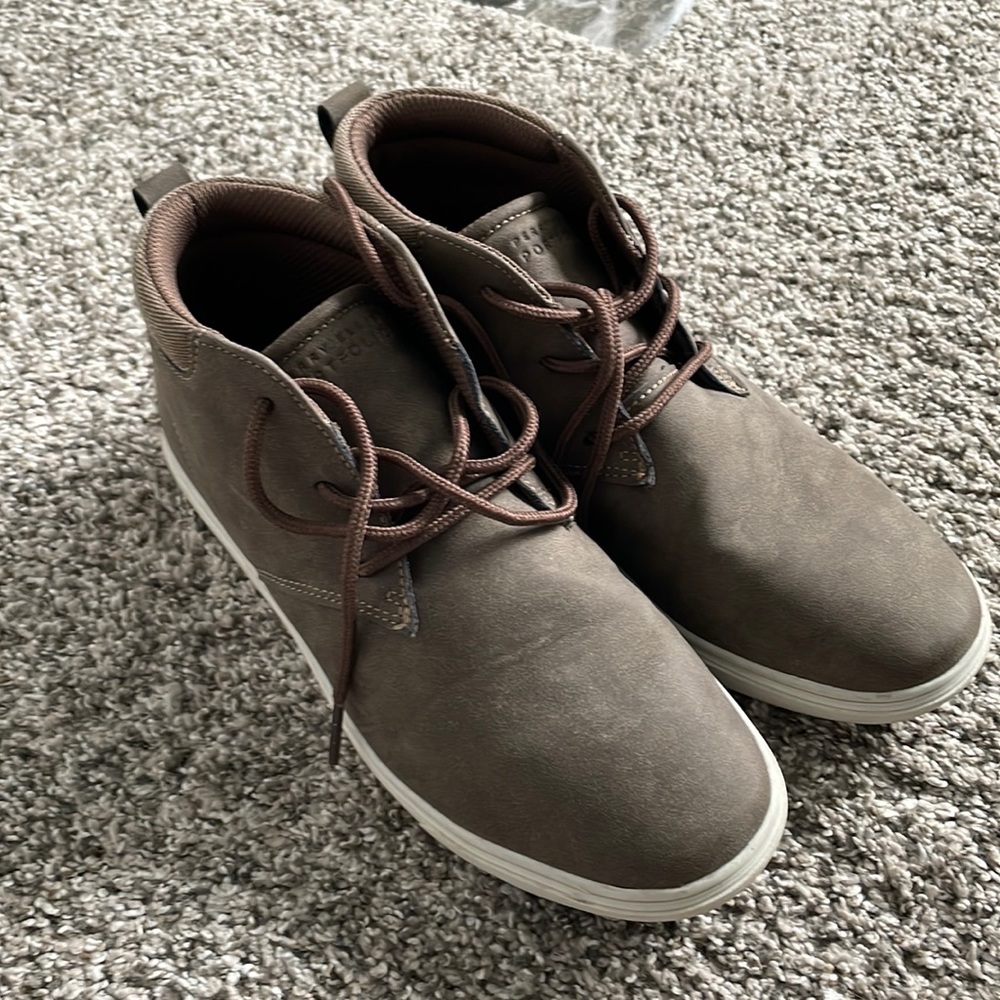 Kids Perry Ellis Portfolio Dress Boots.  Size 6.  In great condition.